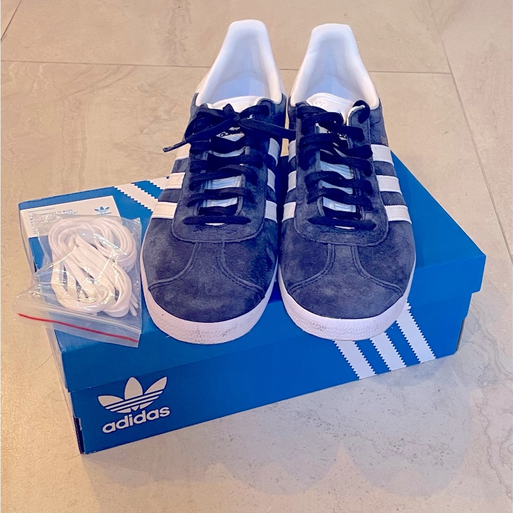 Adidas Gazelle - Men's 10.5, Collegiate Navy and White